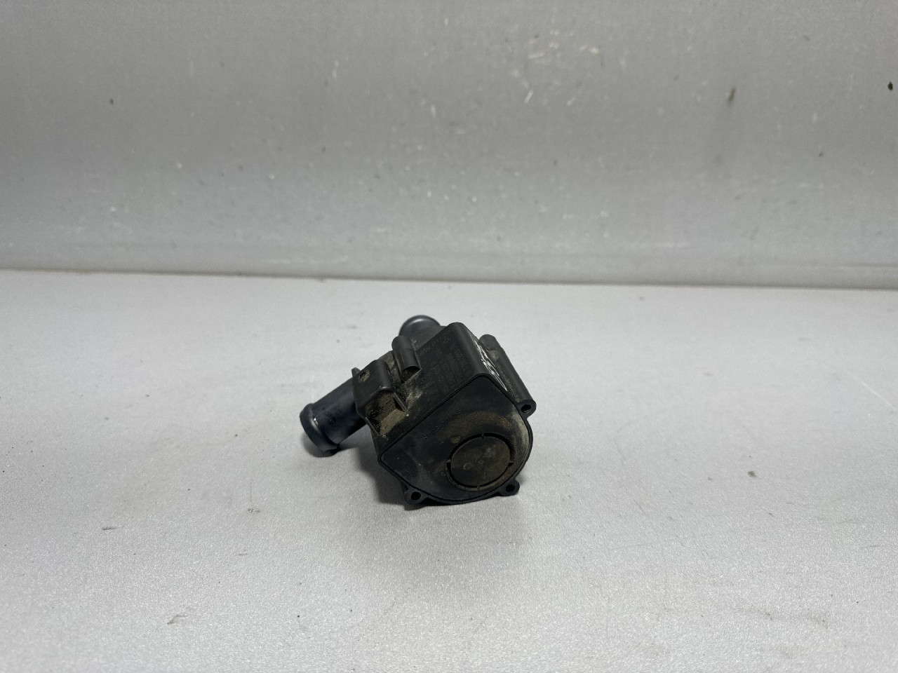 POMOCNA PUMPA VODE AUDI A6 4K > 18- 06H121601P