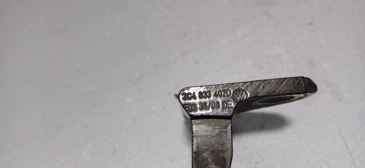 DIJELOVI BAGLAMA VW PASSAT B6 > 05-10 3C4833402D