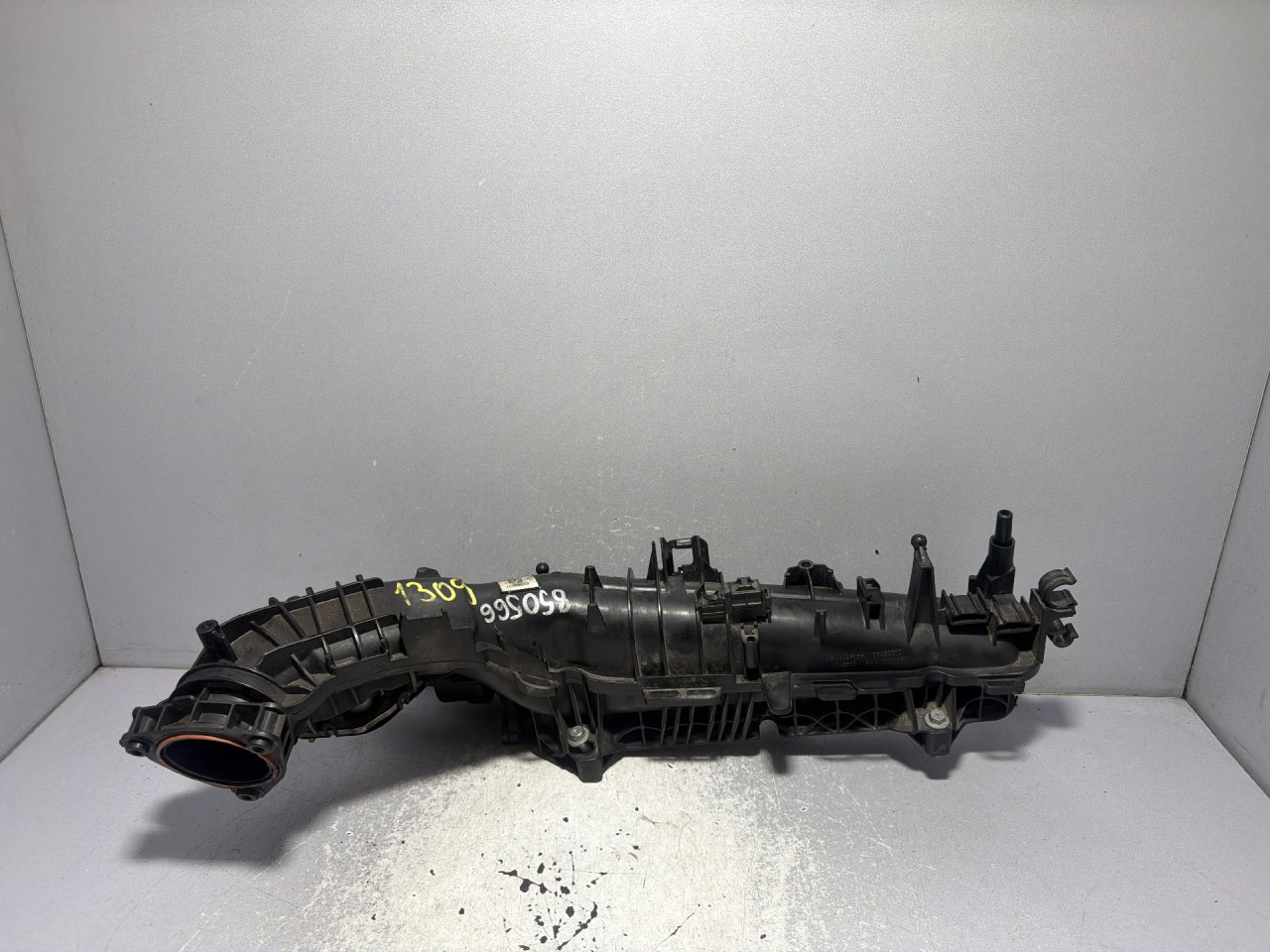 DIJELOVI USISNA GRANA BMW X3 (F25) > 14-17 2.0 8513655
