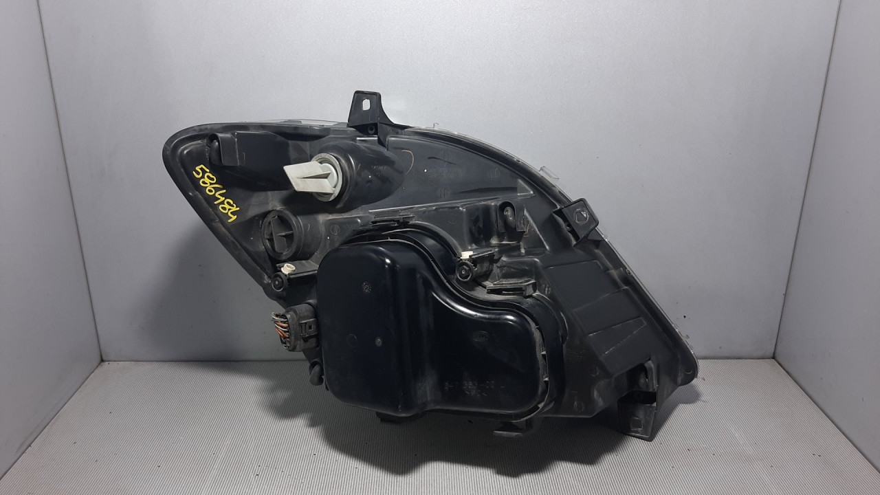 DIJELOVI FAR MERCEDES SPRINTER > 00-06 084401160L