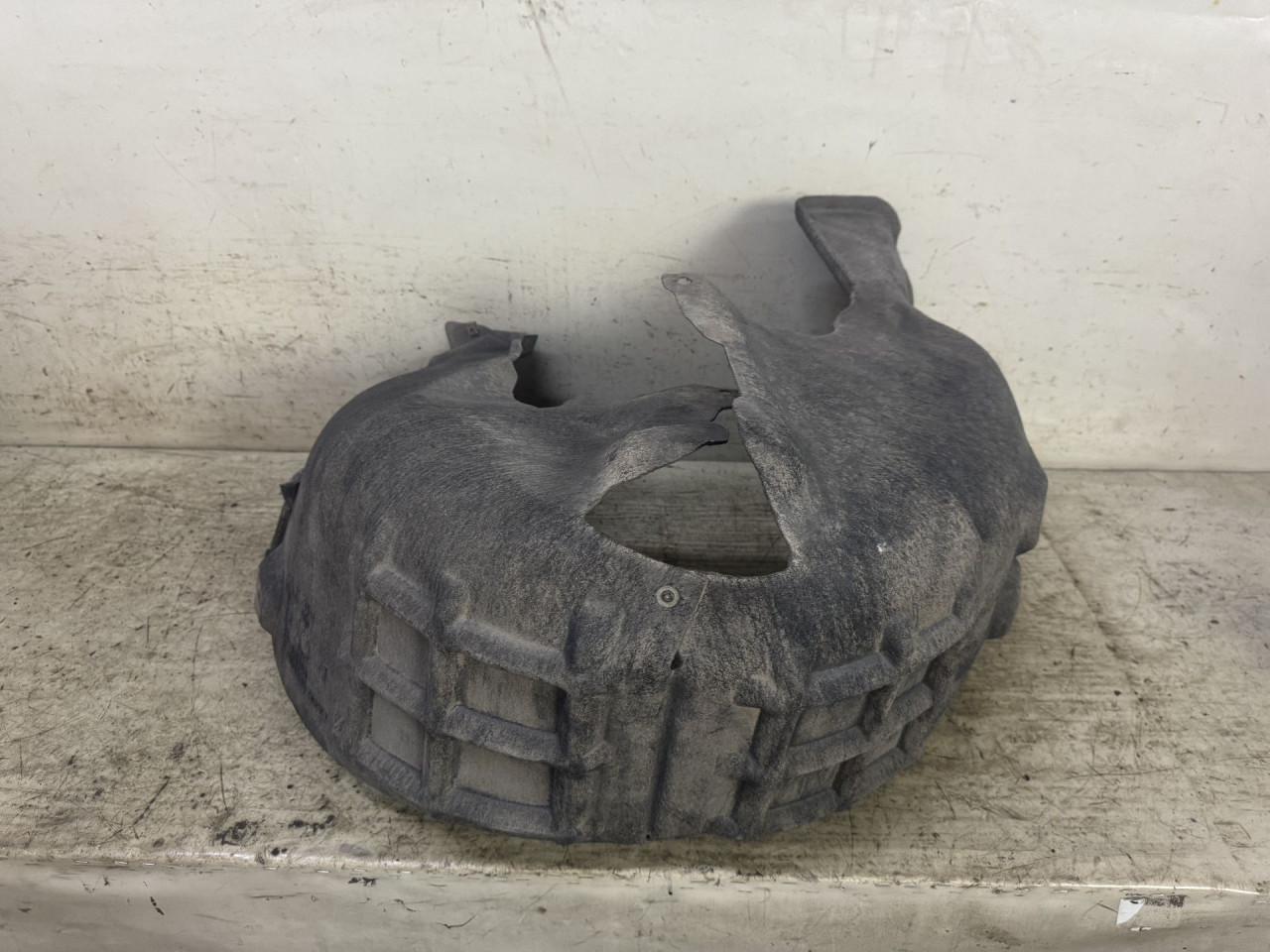 UNUTRASNJI BLATOBRAN AUDI A6 4G > 11-14 4G0810171A