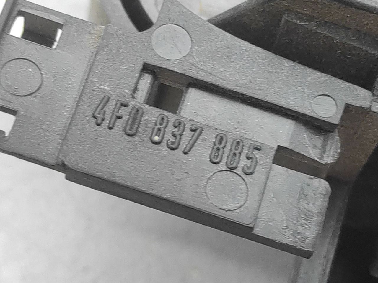 DIJELOVI RUCKA VRATA AUDI A6 > 04-08 4F0837885