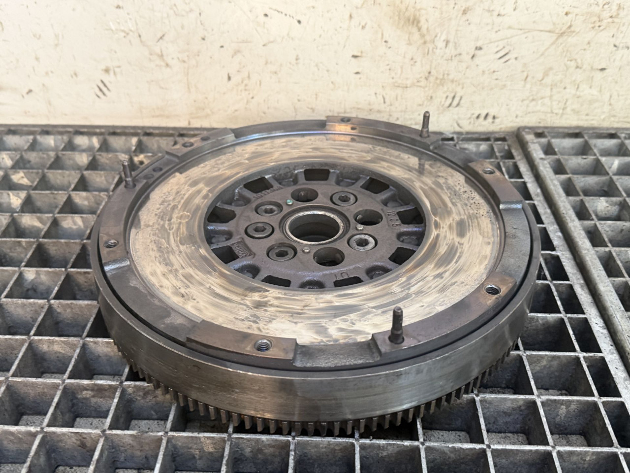 DIJELOVI ZAMAJAC OPEL ASTRA J > 12-15 55574450