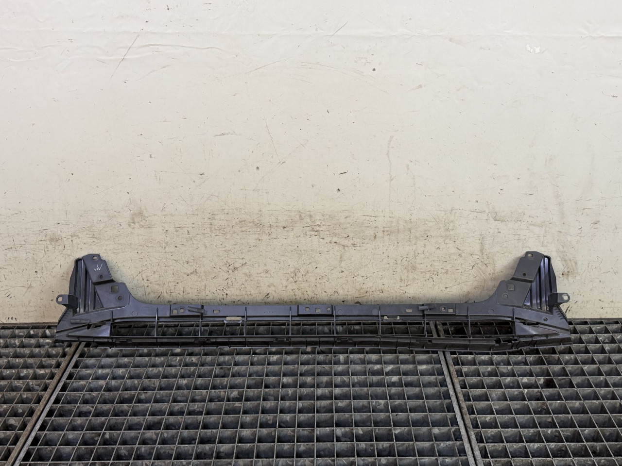 DIJELOVI RESETKA BRANIKA AUDI A4 (B9) > 19- 2.0 8W0807683E