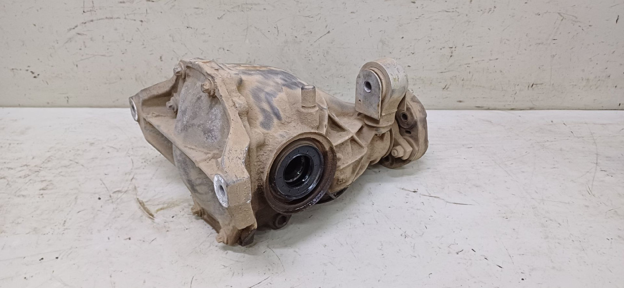 DIFERENCIJAL MERCEDES E KLASA (W212) > 13-16 A204351040