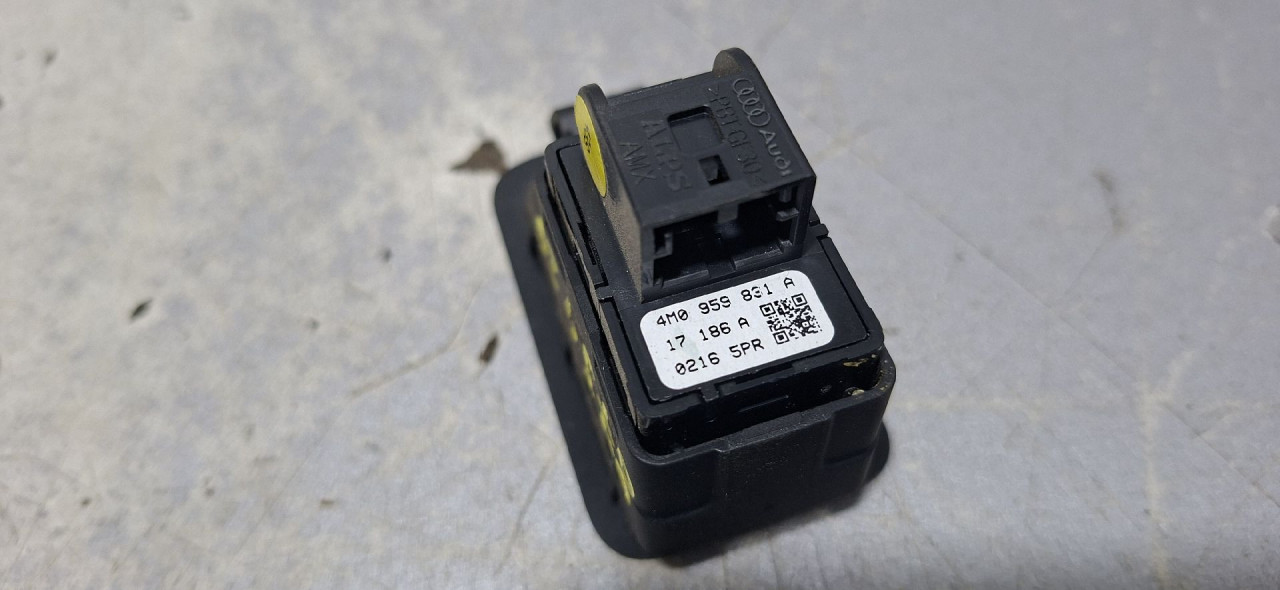 DIJELOVI PREKIDAC AUDI A4 (B9) > 15-18 2.0 4M0959831A