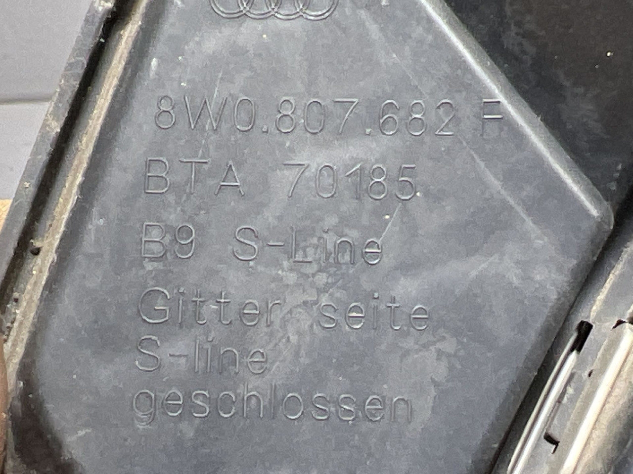 RESETKA BRANIKA AUDI A4 (B9) > 15-18 8W0807682F