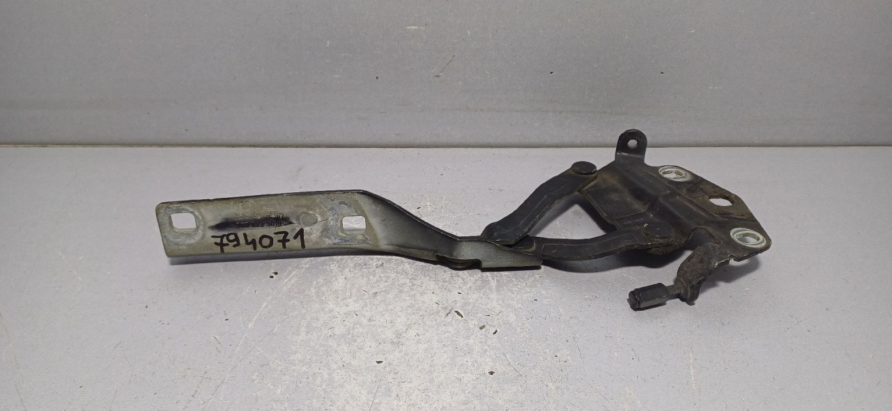 SKARE OD HAUBE VW PASSAT B6 > 05-10 3C0823301E