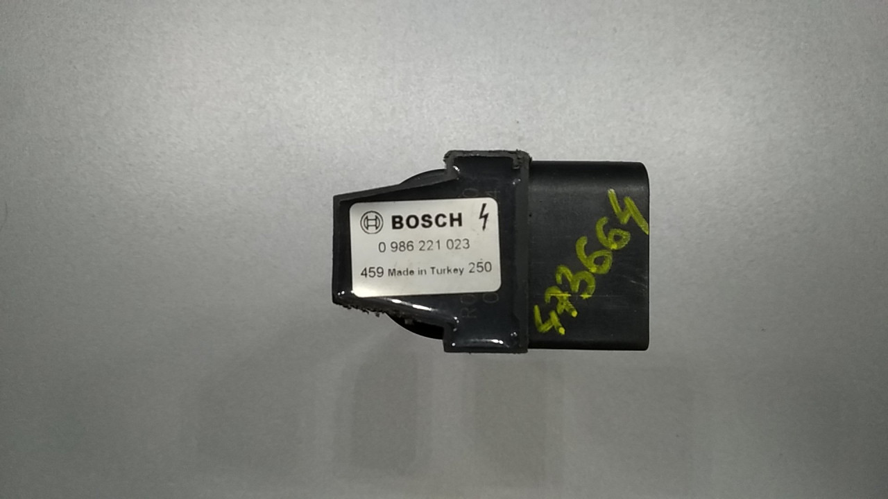 DIJELOVI BOMBINA VW GOLF 4 SW > 99-06 0986221023