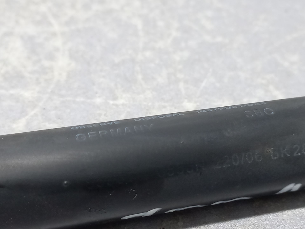 AMORTIZER GEPEKA VW PASSAT B6 > 05-10 3C9827550A