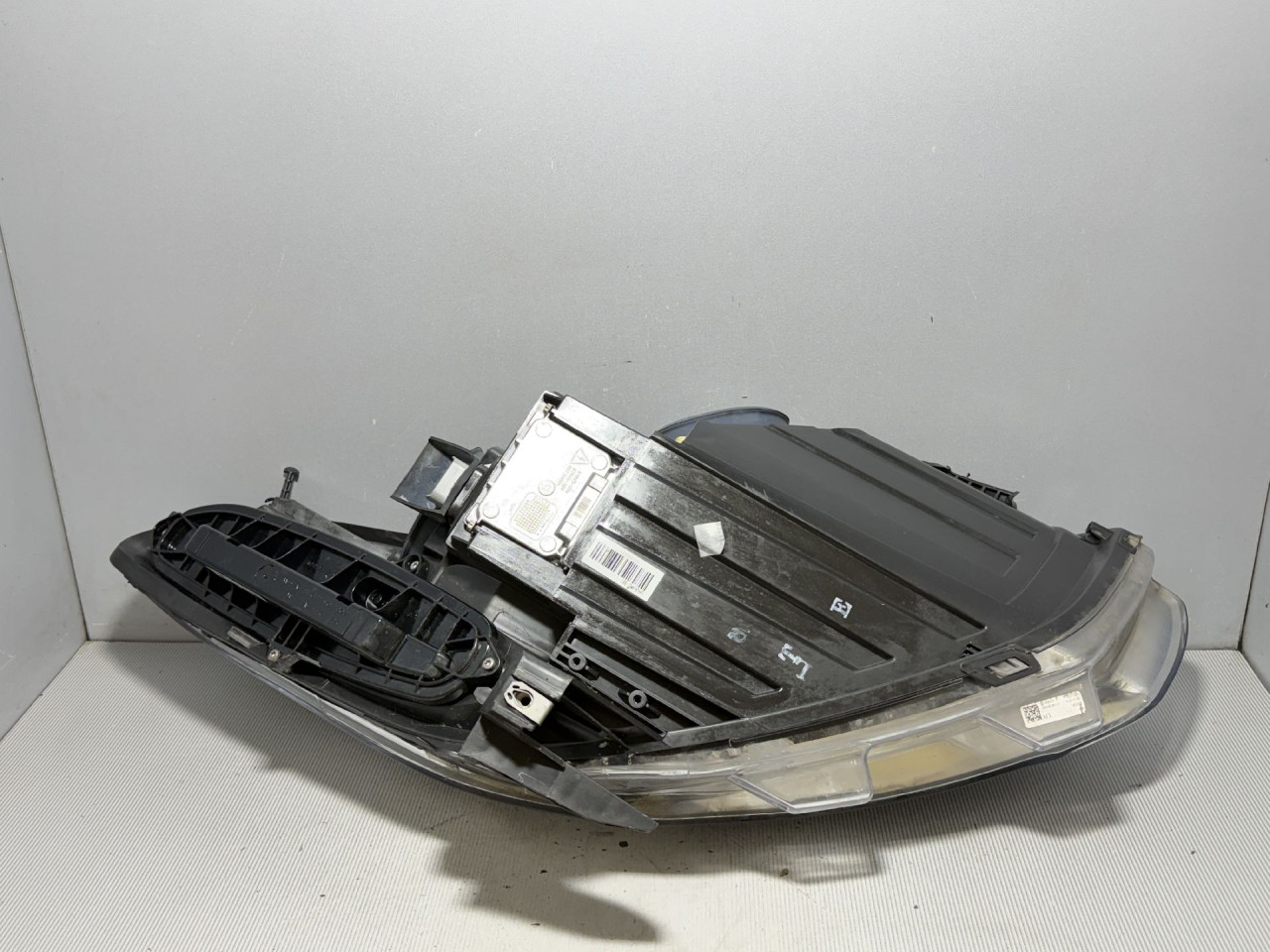 DIJELOVI FAR CITROEN DS5 > 11-15 2.0 9806093680