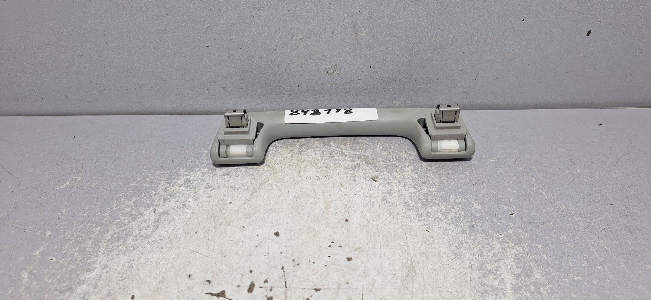 DIJELOVI KROVNA RUCKA AUDI A4 (B9) > 15-18 8R0857607H