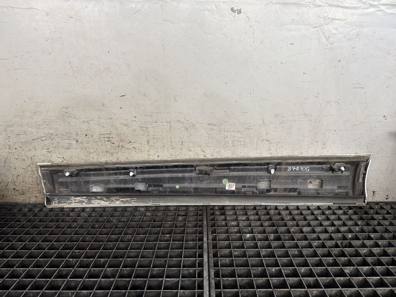 DIJELOVI LAJSNA AUDI Q3 > 11-15 2.0 8U0853960D
