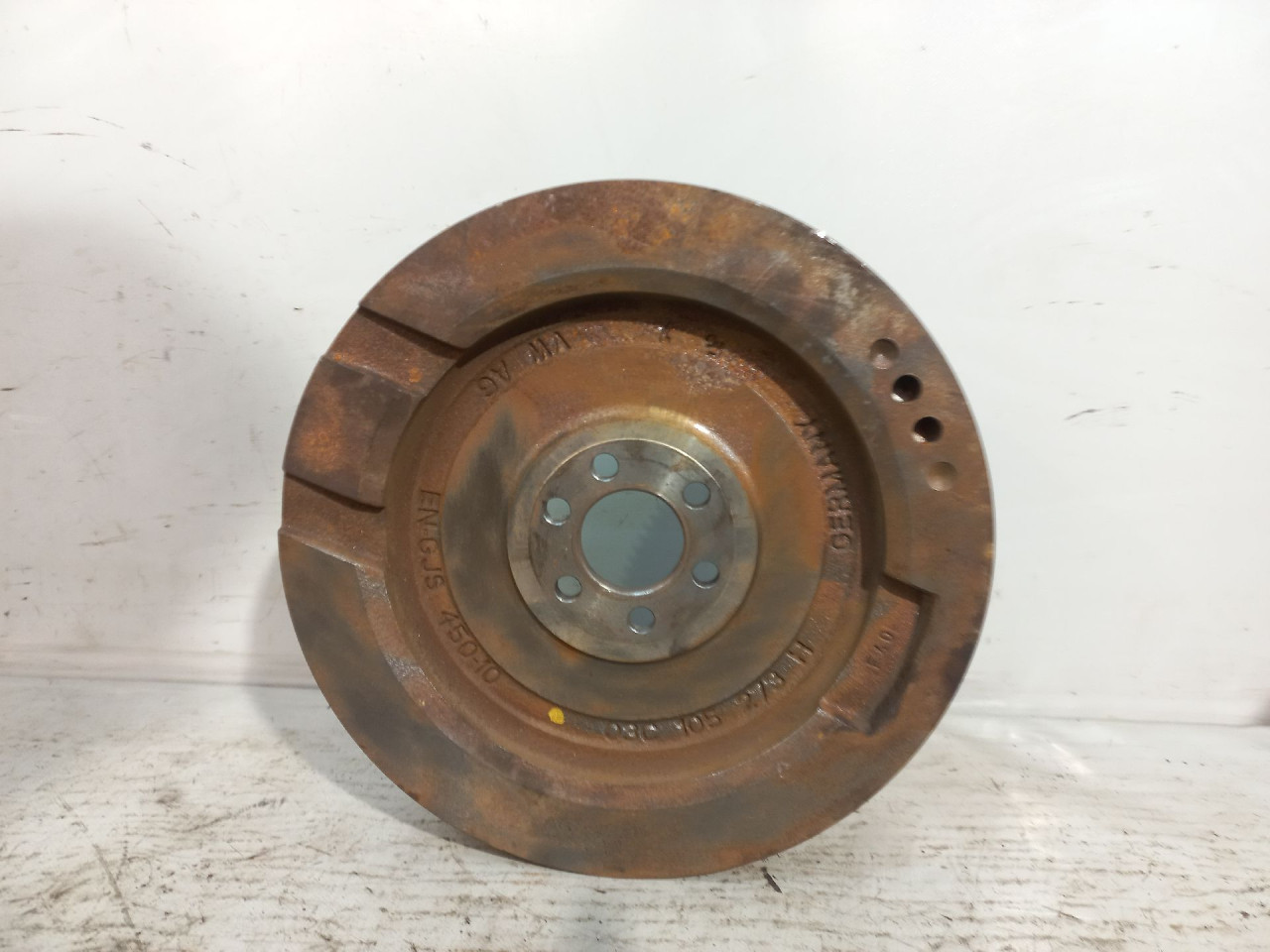 DIJELOVI ZAMAJAC VW PASSAT B6 > 05-10 03C105273H