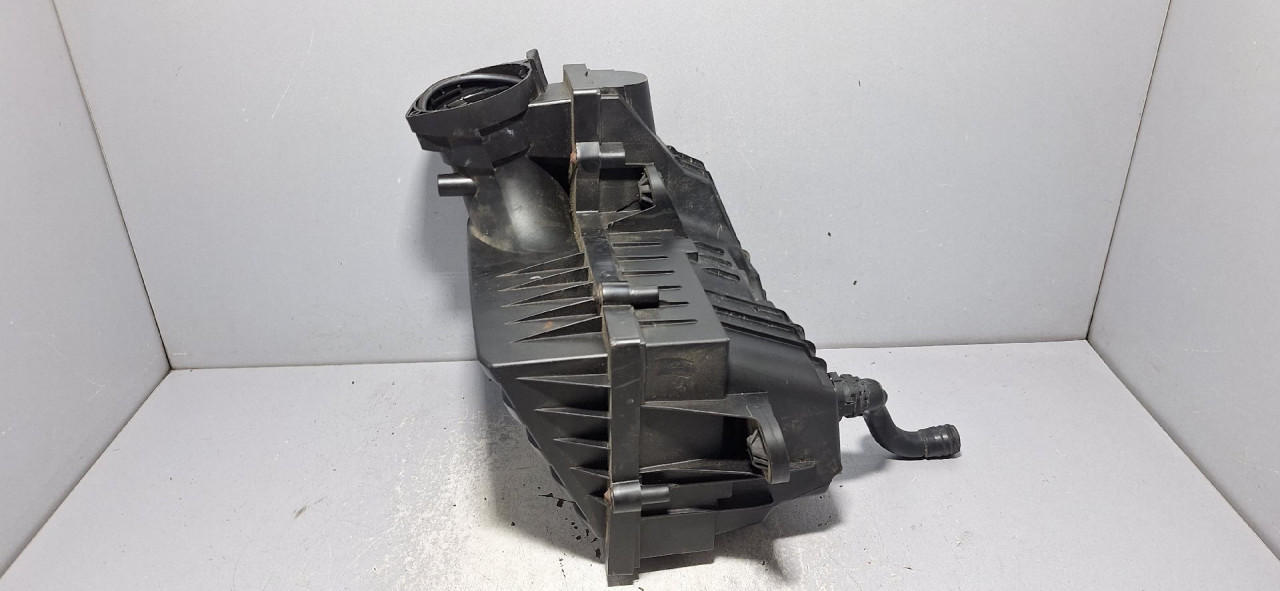 KUCISTE FILTERA ZRAKA VW PASSAT B8 > 14-19 5Q0129607