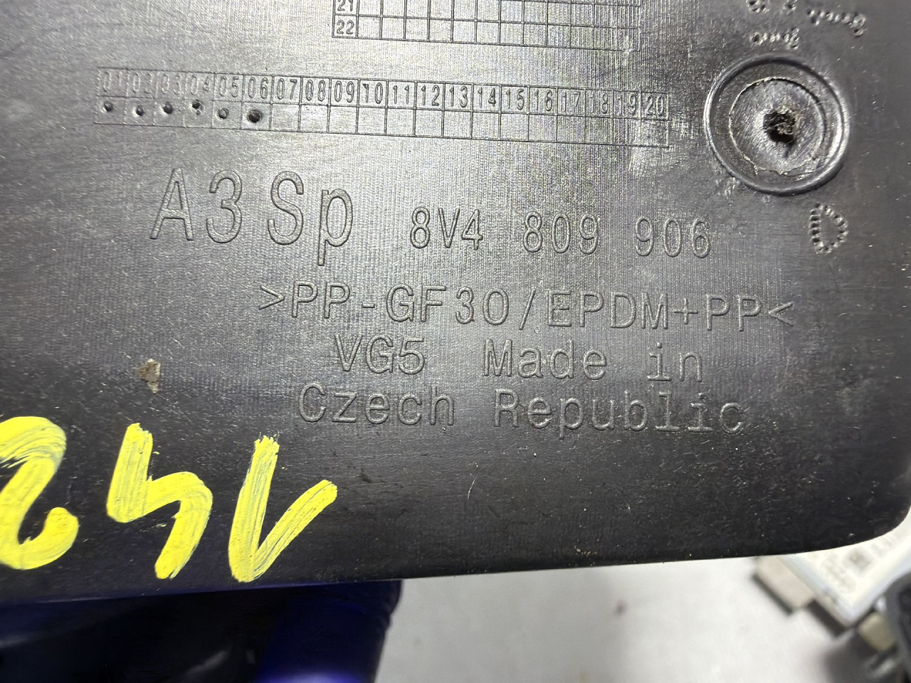 POKLOPAC REZERVOARA AUDI A3 (8V1/8VA) > 12-16 8V4809906D