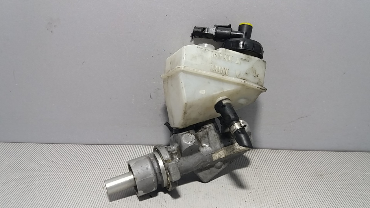 GLAVNI KOCIONI CILINDAR RENAULT CLIO > 01-04 7700417826