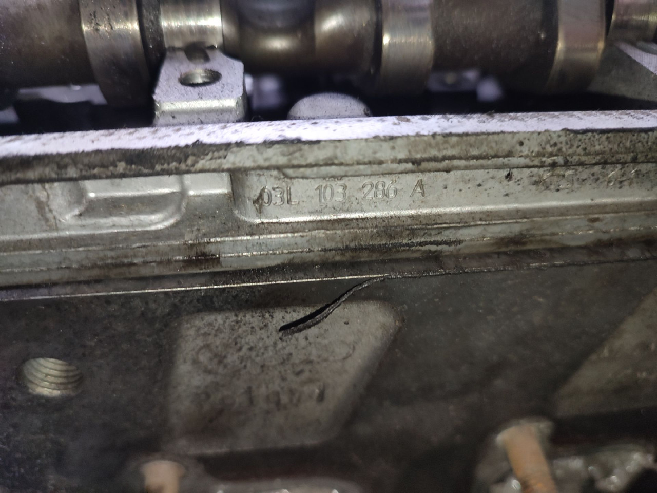 DIJELOVI DEKLO VW PASSAT B7 > 10-14 03L103286A