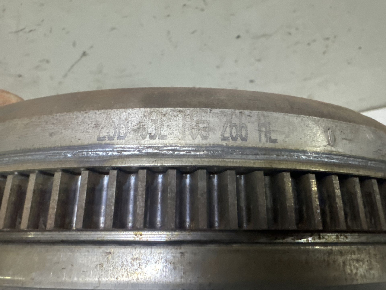 DIJELOVI ZAMAJAC VW PASSAT B7 > 10-14 03L105266AL
