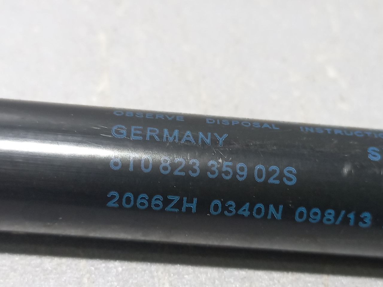 AMORTIZER HAUBE AUDI A4 (B8) > 12-15 8T0823359