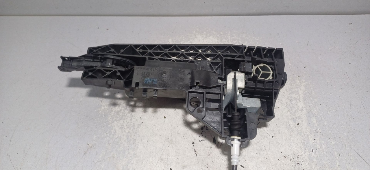 DIJELOVI RUCKA VRATA AUDI A7 > 14 - 18 4H0837886
