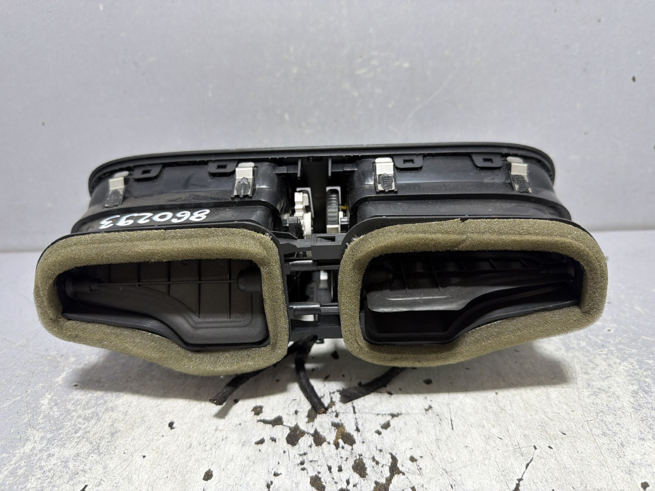 DIJELOVI RESETKA VENTILACIJE VW POLO > 09-14 1.6 6R0819728