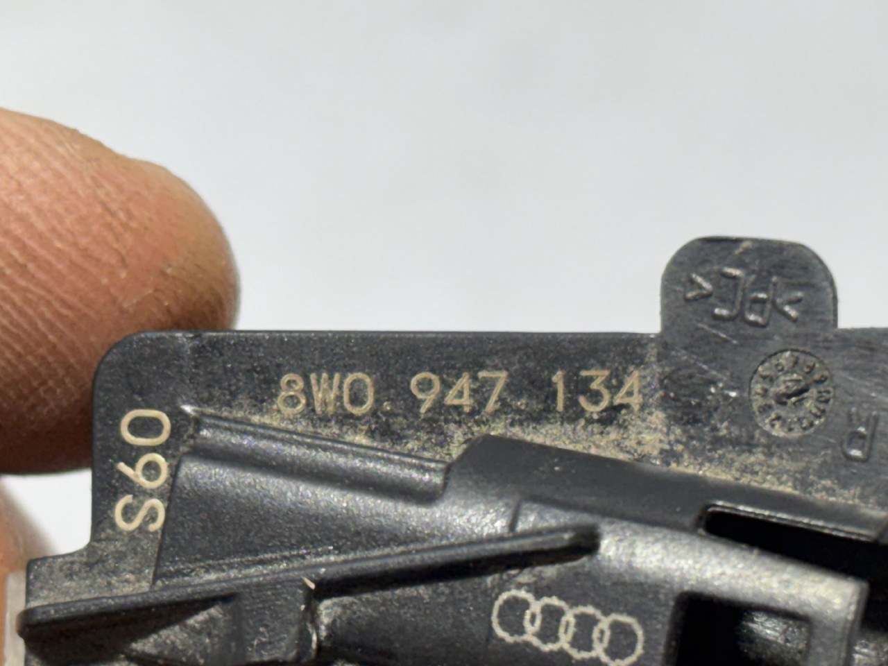 DIJELOVI RASVJETA U KABINI AUDI A4 (B9) > 19- 8W0947134