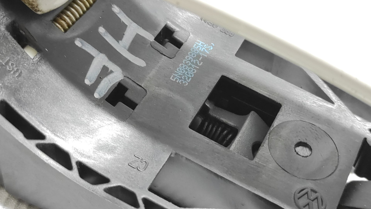 DIJELOVI RUCKA VRATA VW TIGUAN > 11-15 5N0839885H