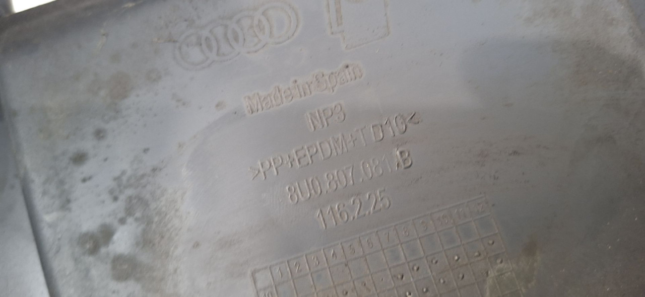 DIJELOVI PLASTIKA AUDI Q3 > 11-15 2.0 8U0807081B