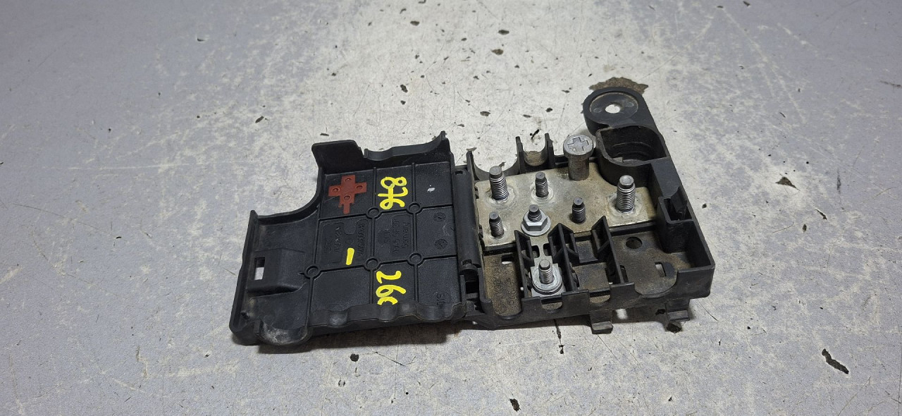DIJELOVI KLEMA AUDI A4 (B8) > 07-11 2.0 8K0937517A