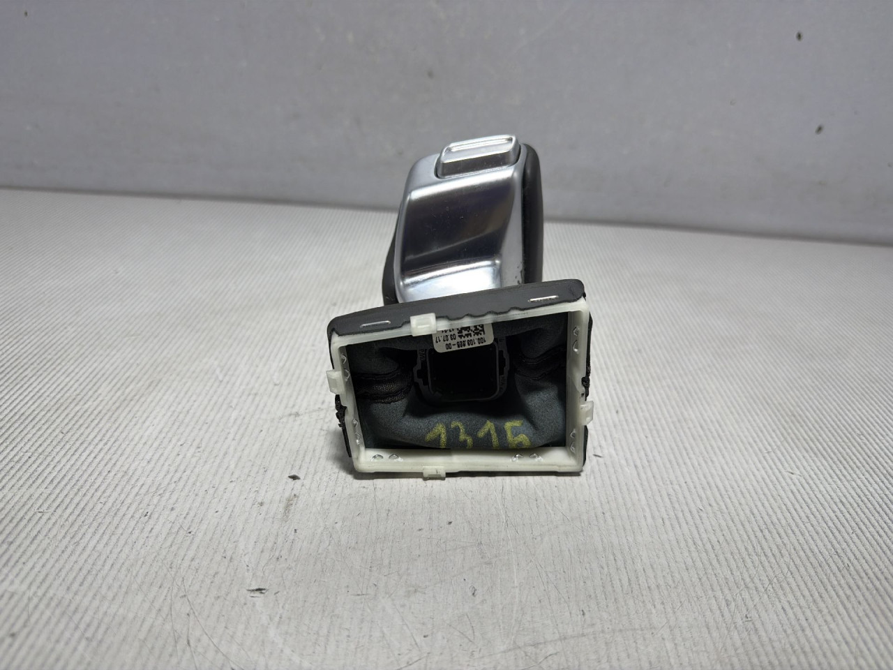 DIJELOVI RUCICA MJENJACA AUDI A4 (B9) > 15-18 2.0 100103625