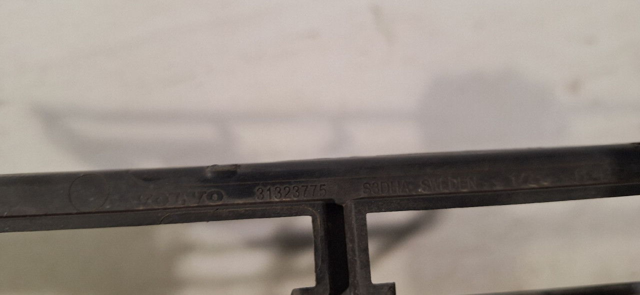 RESETKA BRANIKA VOLVO XC60 > 13-17 31323775