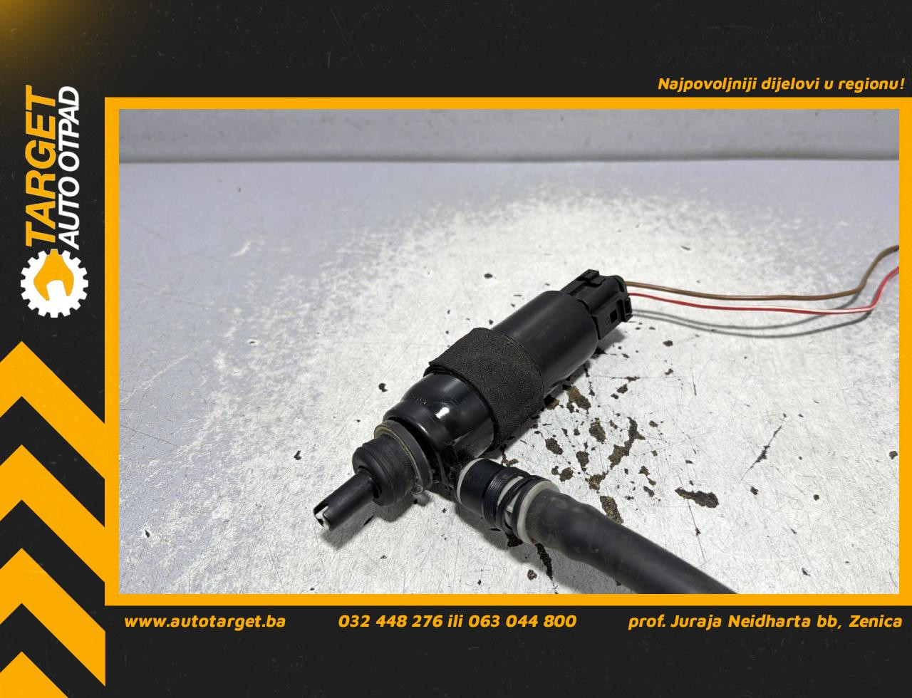 DIJELOVI PRSKALICA ZA FAROVE AUDI A4 (B8) > 12-15 2.0 8K0955681