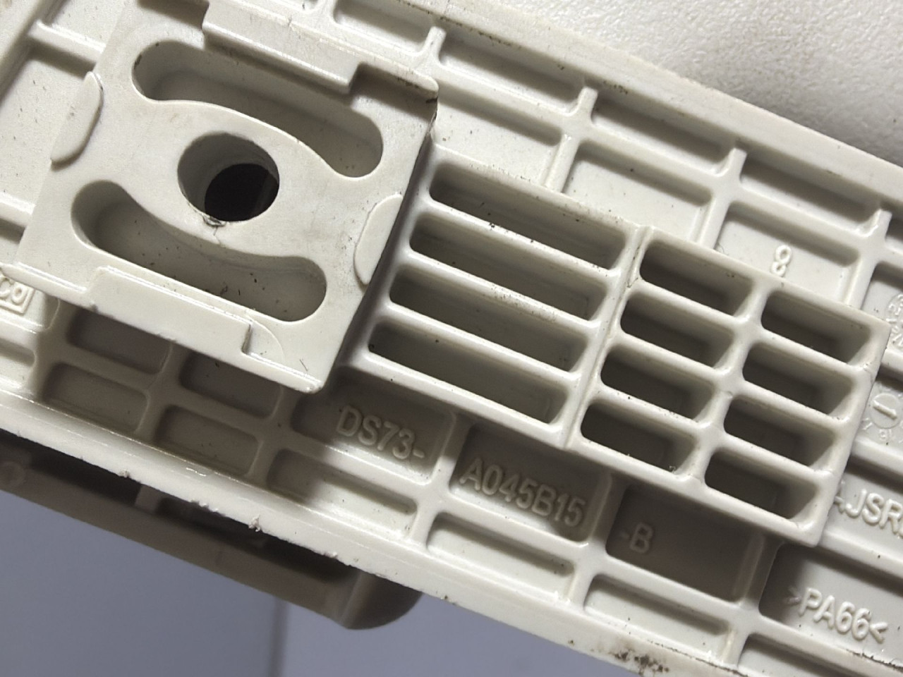 DIJELOVI KROVNA RUCKA FORD MONDEO > 14-19 2.0 DS73A045B15B