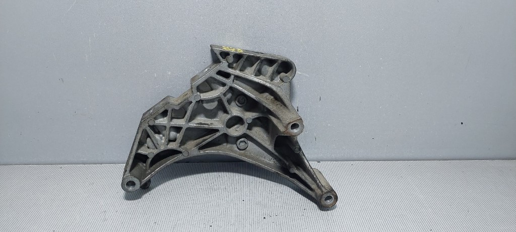 DIJELOVI NOSAC MOTORA VW CADDY > 10-15 03L199207