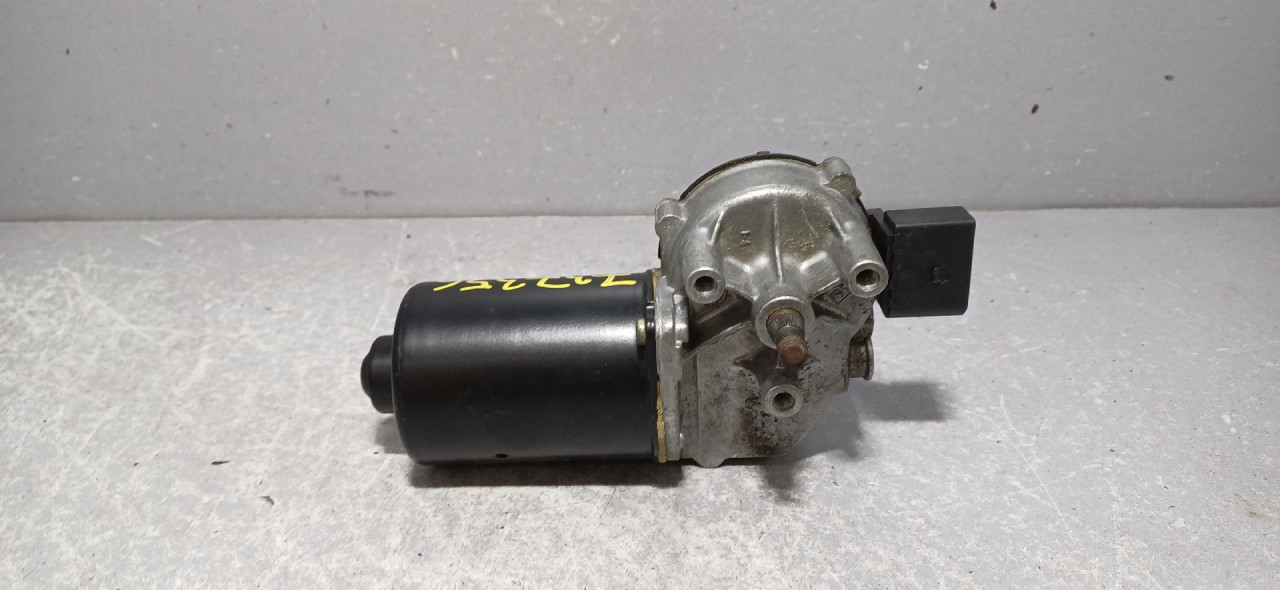 DIJELOVI MOTORIC PREDNJEG BRISACA AUDI A6 > 01-04 8D1955113C