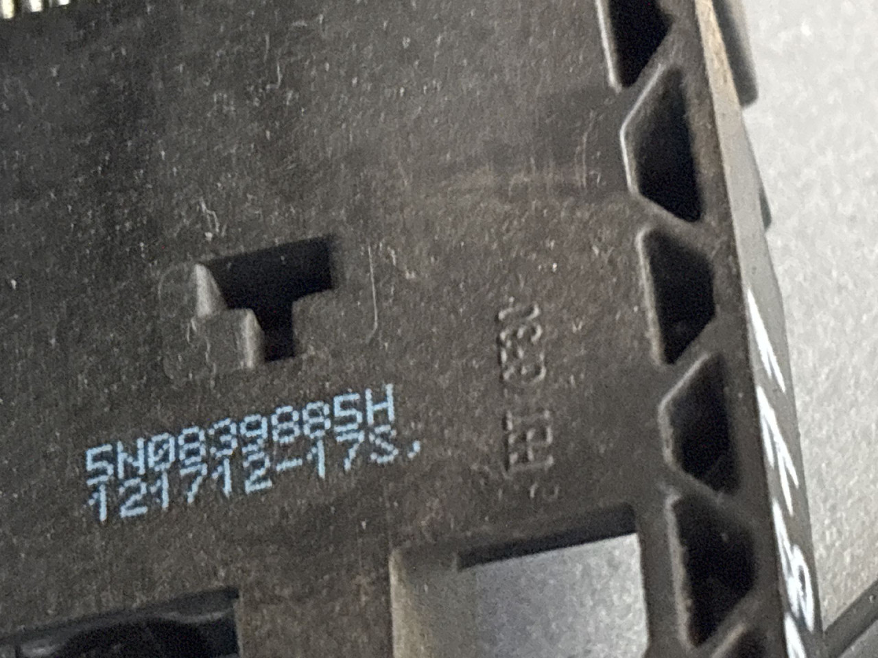 DIJELOVI RUCKA VRATA VW GOLF 7 > 12-16 5N0839885H