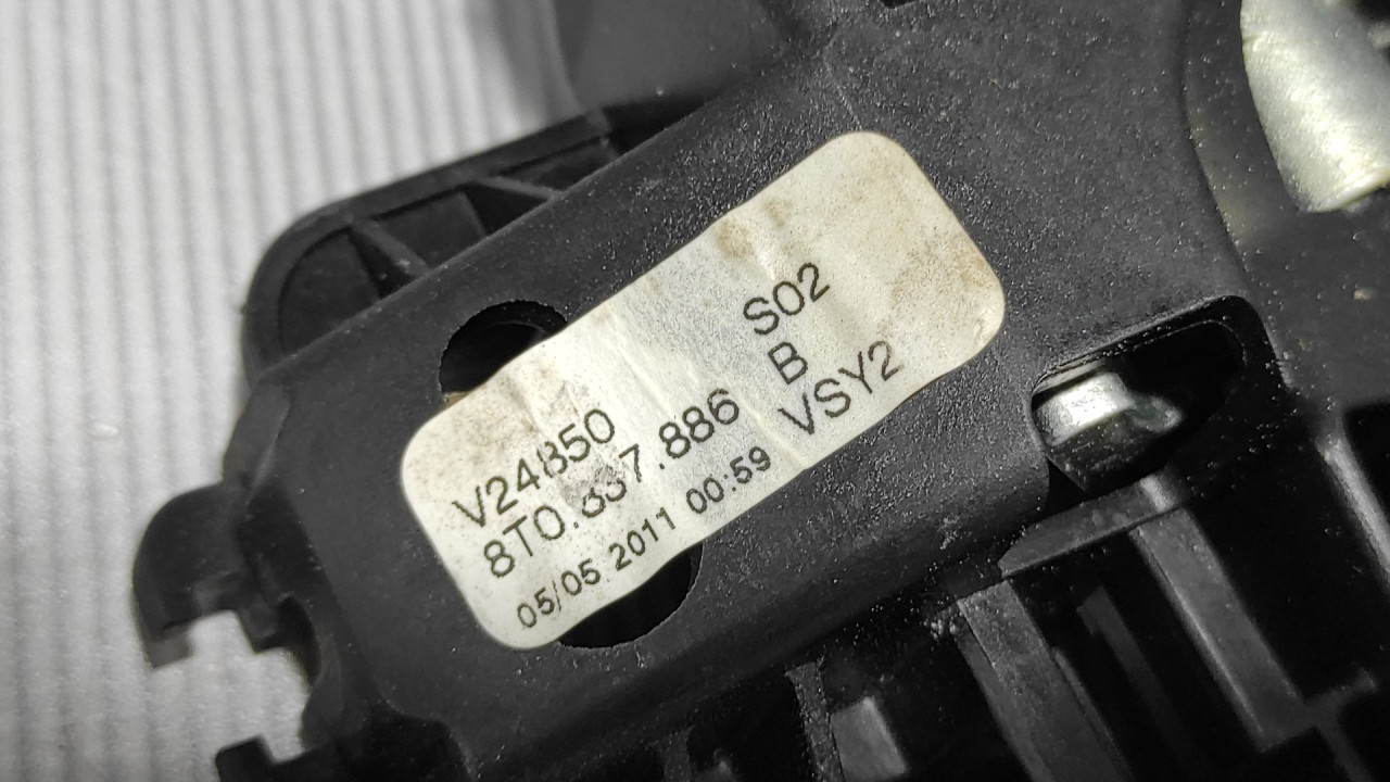 DIJELOVI RUCKA VRATA AUDI Q5 > 12-16 8T0837886B