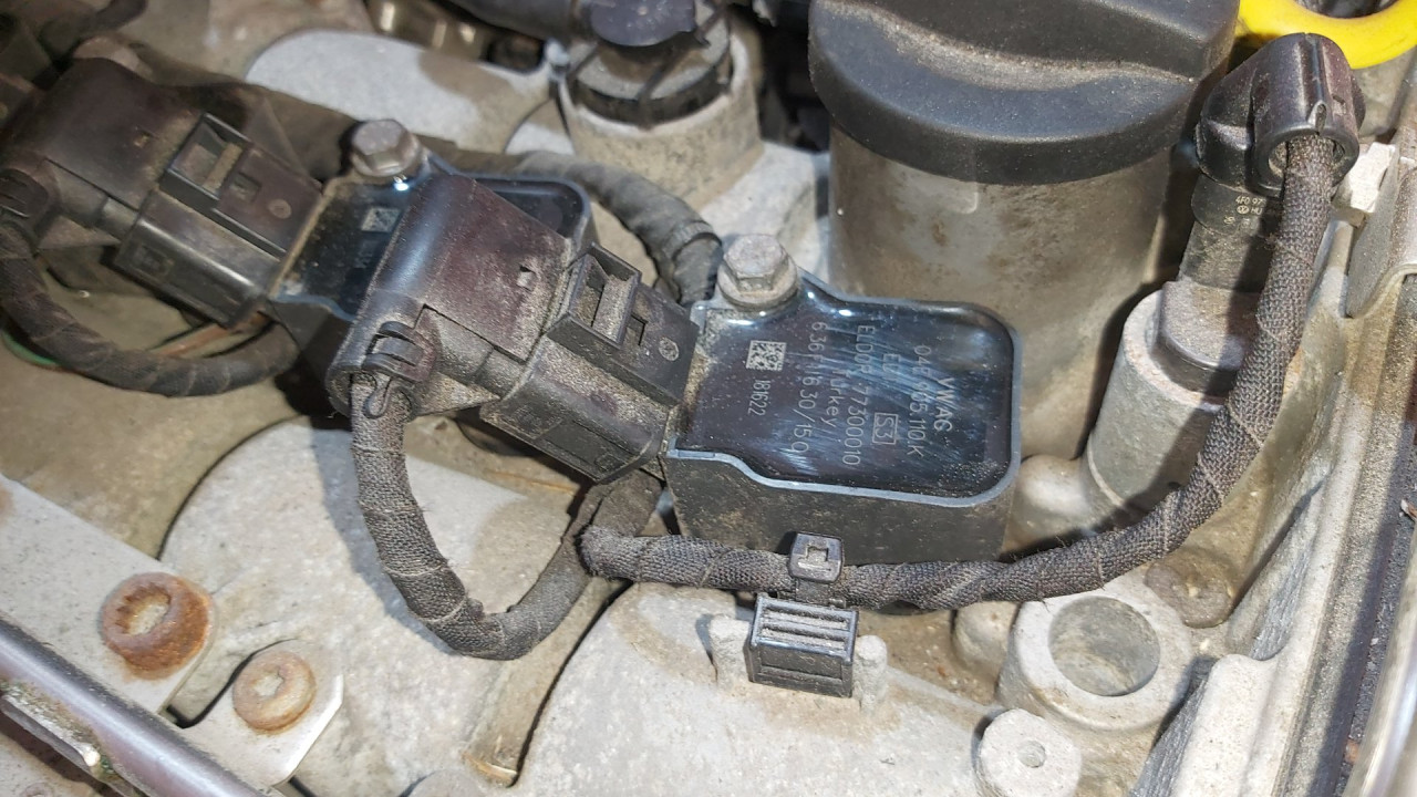 DIJELOVI BOMBINA VW GOLF 7 > 12-16 04E905110K