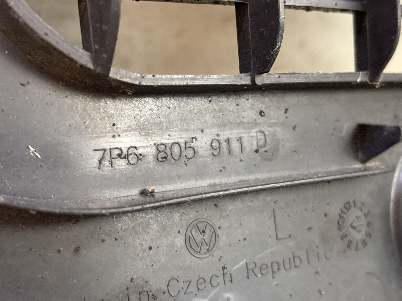 UNUTRASNJI BLATOBRAN VW TOUAREG > 11-14 7P6805911D