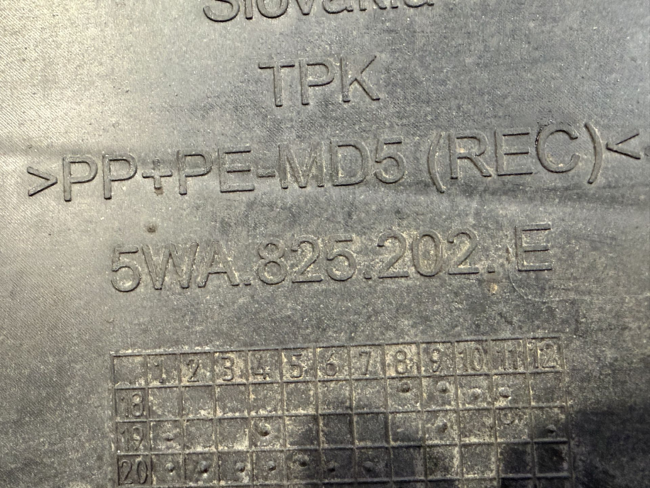 DIJELOVI PODNA ZASTITA SKODA OCTAVIA > 19- 2.0 5WA825202E