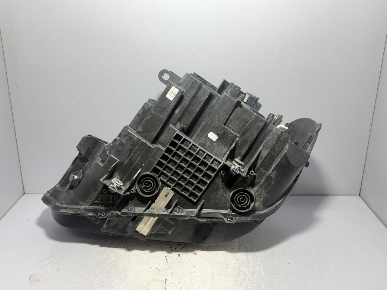 DIJELOVI FAR BMW X1 (F48) > 19- 5A01178