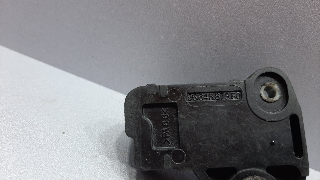 SENZOR RADILICE PEUGEOT 208 > 12-15 9664387380