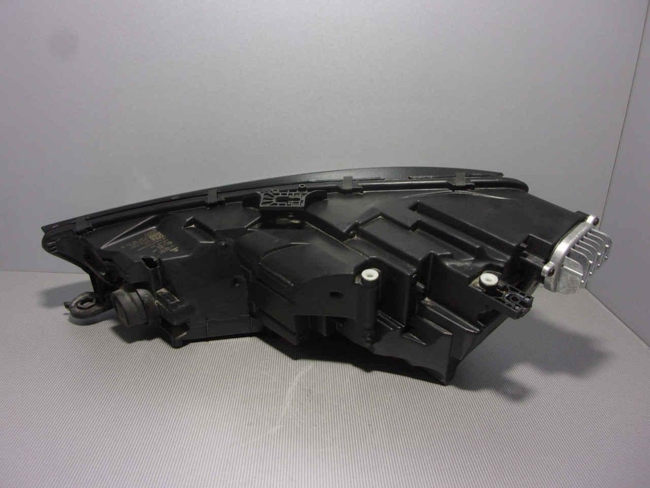 DIJELOVI FAR AUDI A4 (B9) > 15-18 8W0941034