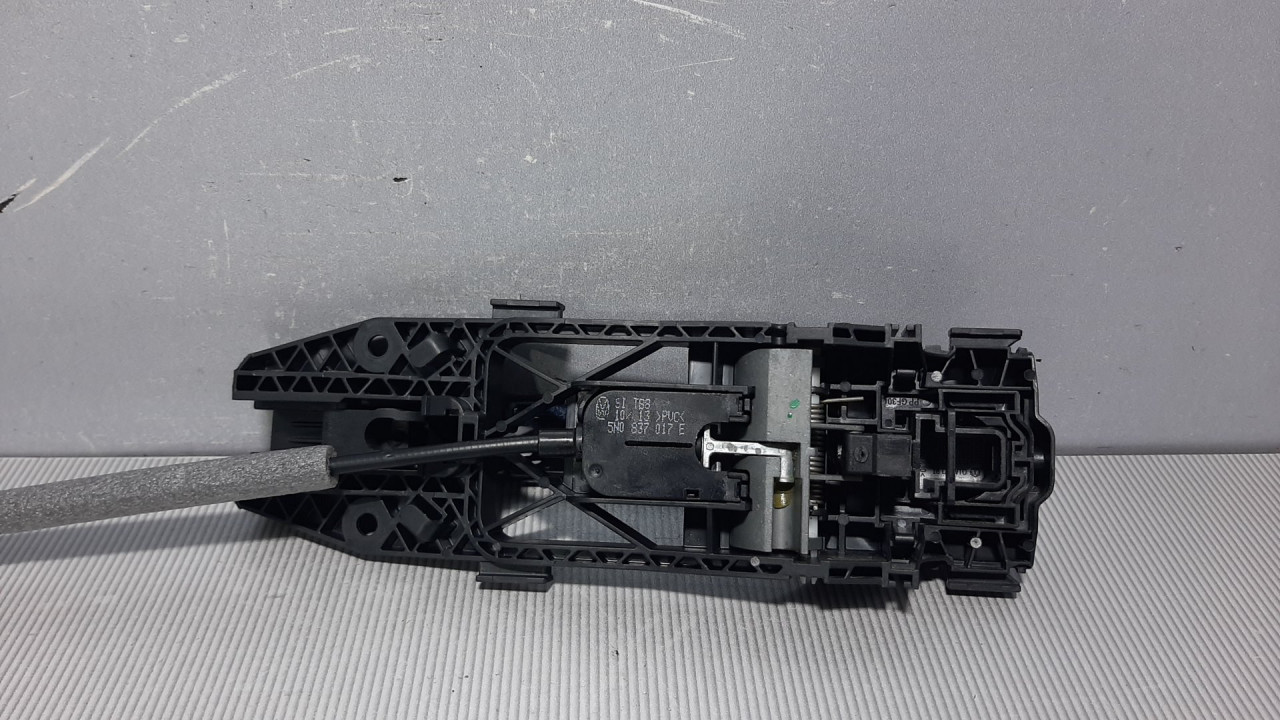 DIJELOVI RUCKA VRATA VW POLO > 09-14 5N0839885H