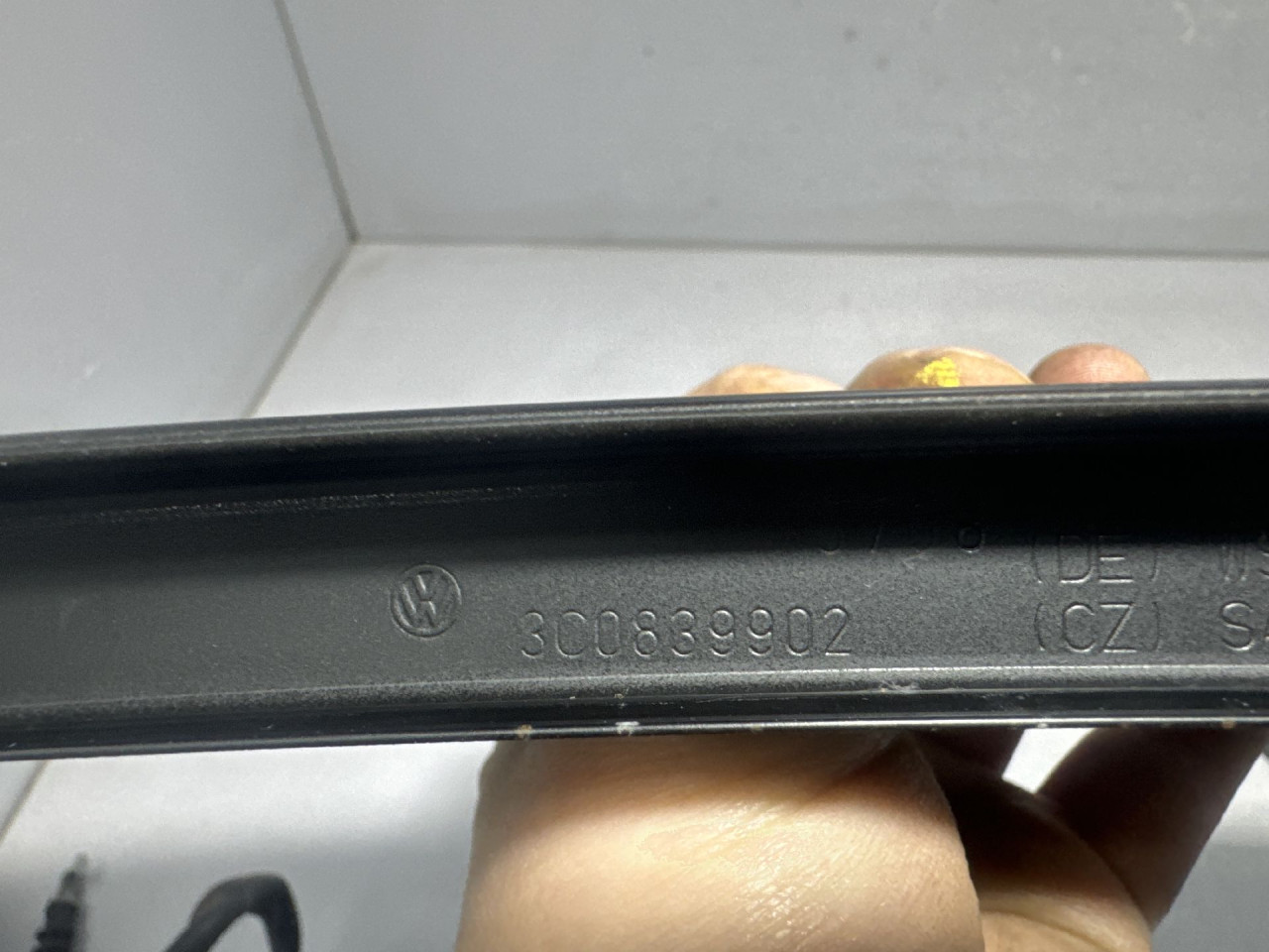DIJELOVI LAJSNA VW PASSAT B6 > 05-10 3C0839902