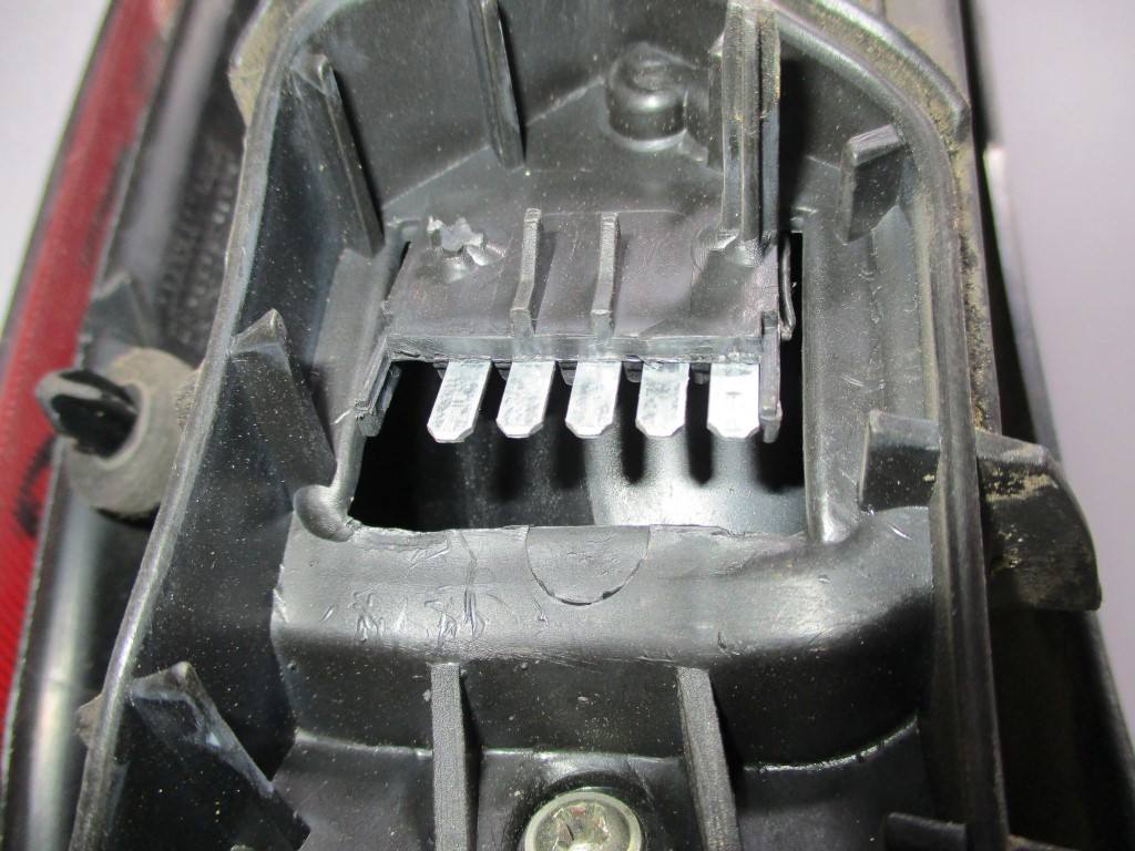 STOP SVJETLO OPEL CORSA C > 00-03 OP030016 89302181