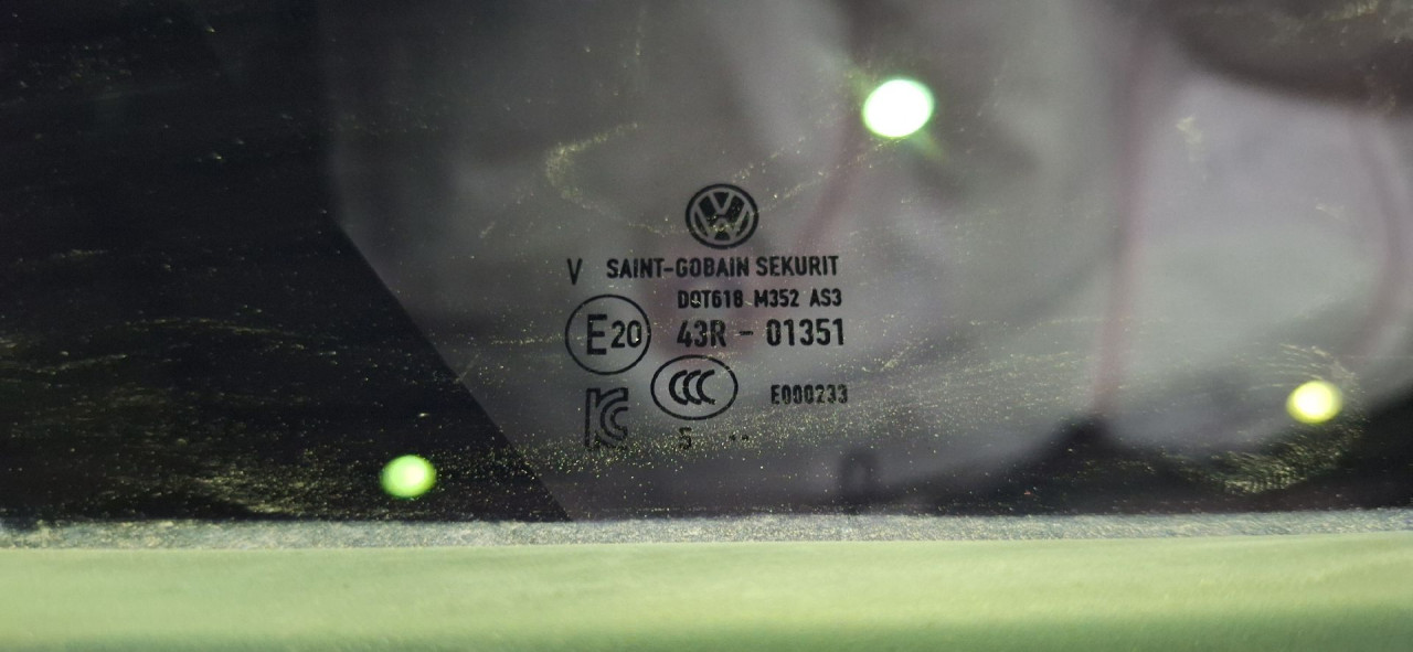 DIJELOVI STAKLO VW GOLF 8 > 19-