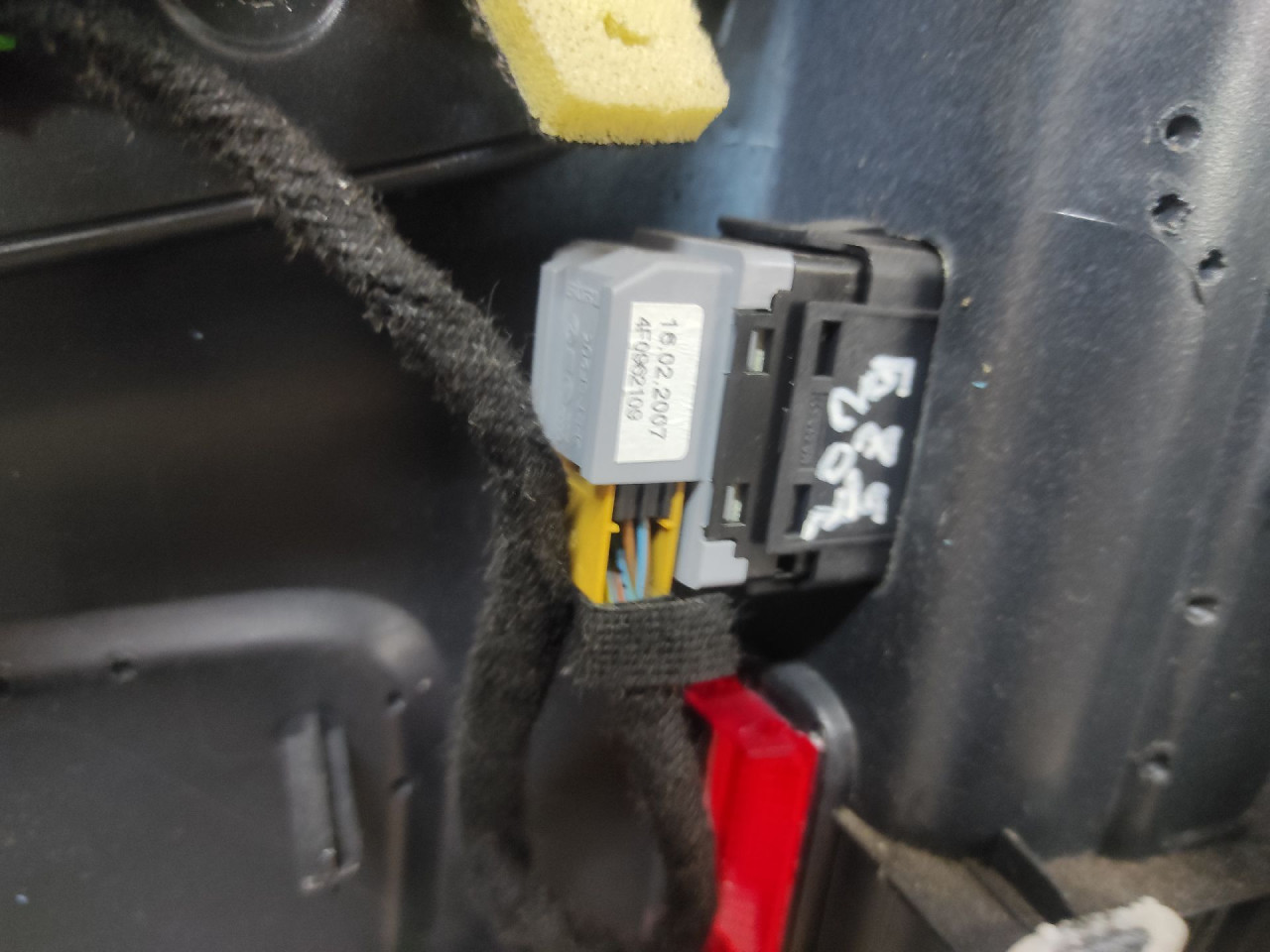 DIJELOVI PREKIDAC AUDI A6 > 04-08 4F0962109