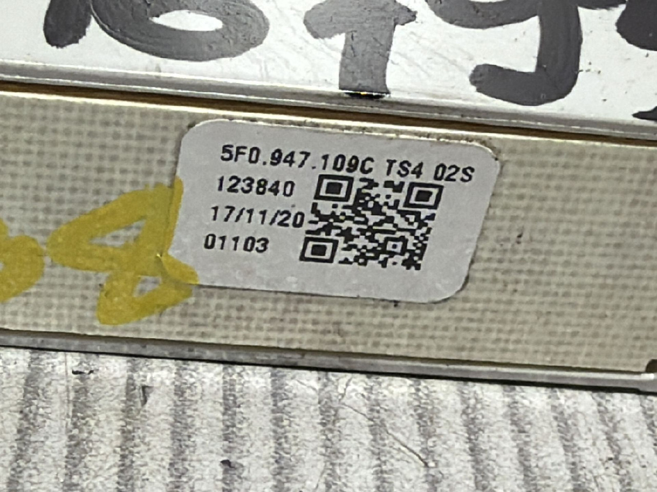 DIJELOVI RASVJETA U KABINI VW T-ROC > 17- 1.0 5F0947109C